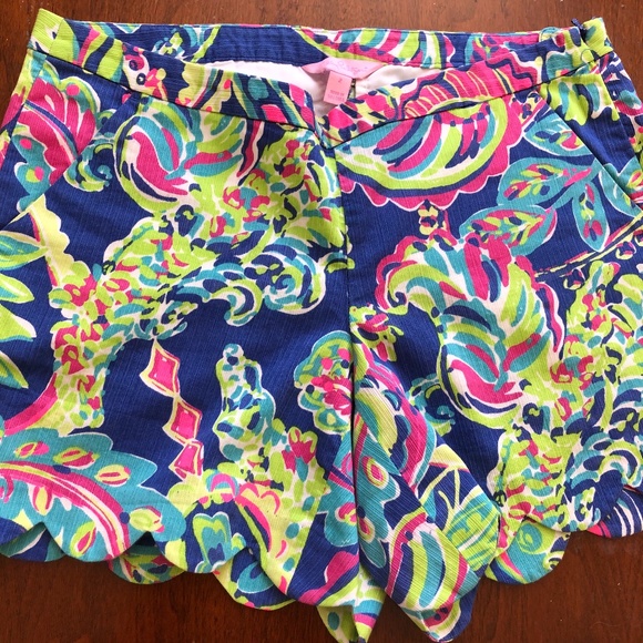 Lily Pulitzer scalloped left short 2 - Picture 1 of 1